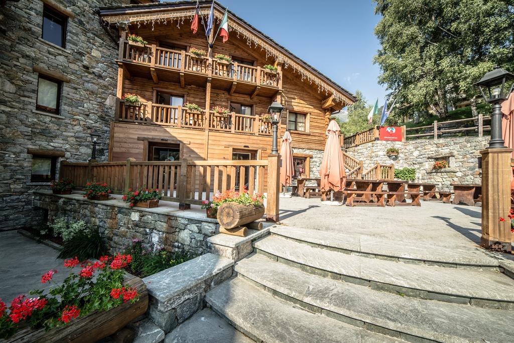 Silou Retreat Hotel Champdepraz Exterior photo